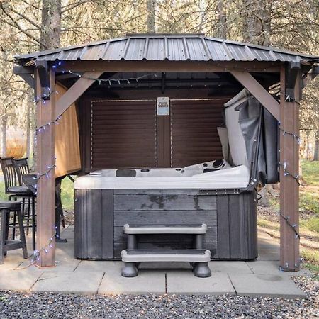 Rustic Cozy Cabin With Hot Tub Bragg Creek Екстериор снимка