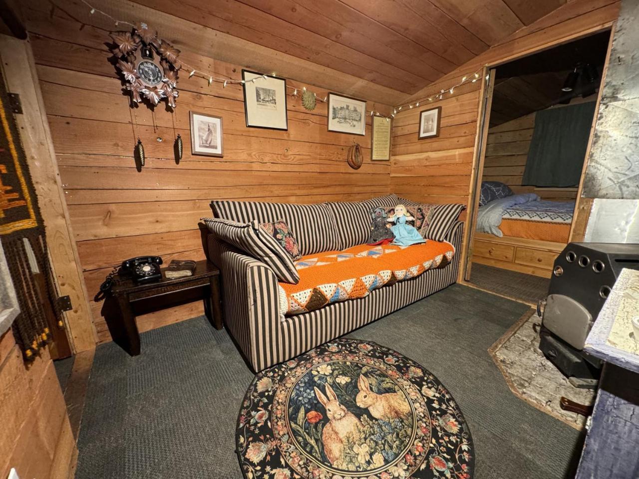 Rustic Cozy Cabin With Hot Tub Bragg Creek Екстериор снимка