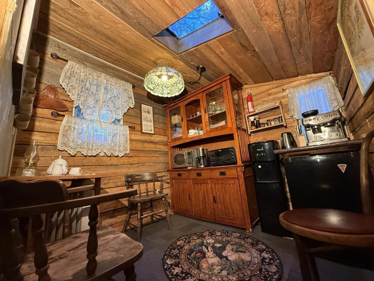 Rustic Cozy Cabin With Hot Tub Bragg Creek Екстериор снимка